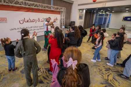 وكالة بيت مال القدس ترسم البسمة على وجوه 500 يتيم في إفطار رمضاني بالقدس